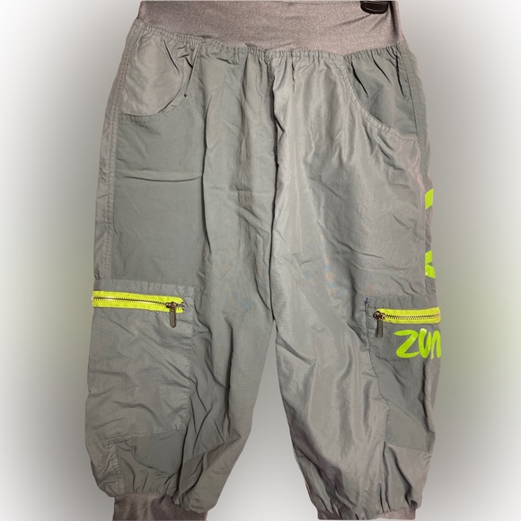 Zumba Grey and Neon Capris Size Small - Picture 3 of 4